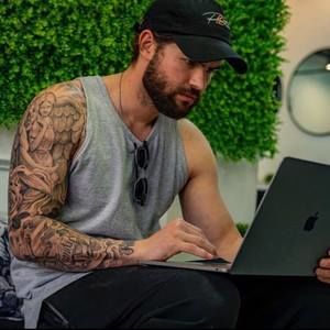 Meet your Posher, Hunter